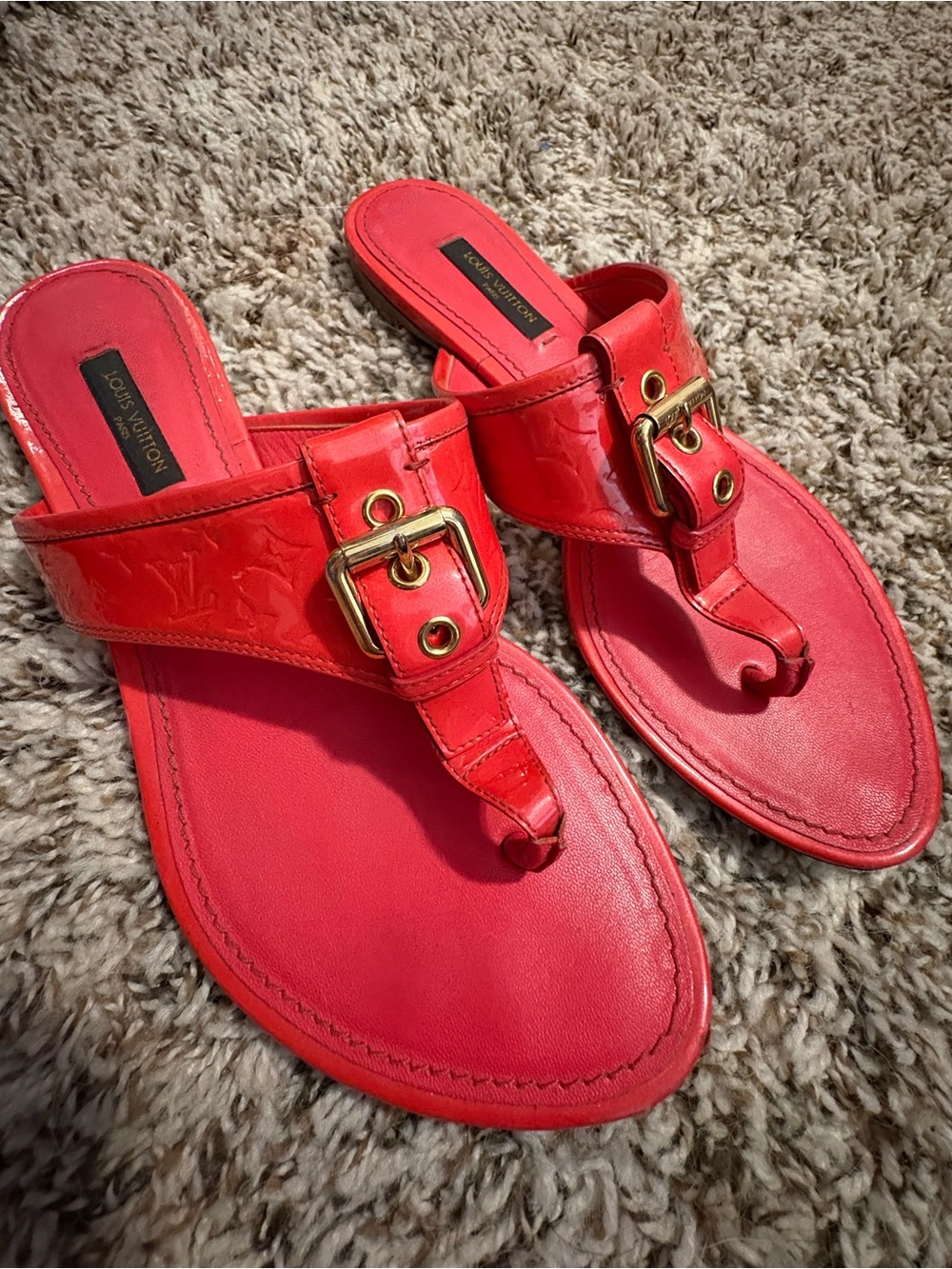 Louis Vuitton LV Red Coral Vernis Flat Thong Sandals w Gold Buckle. Authentic